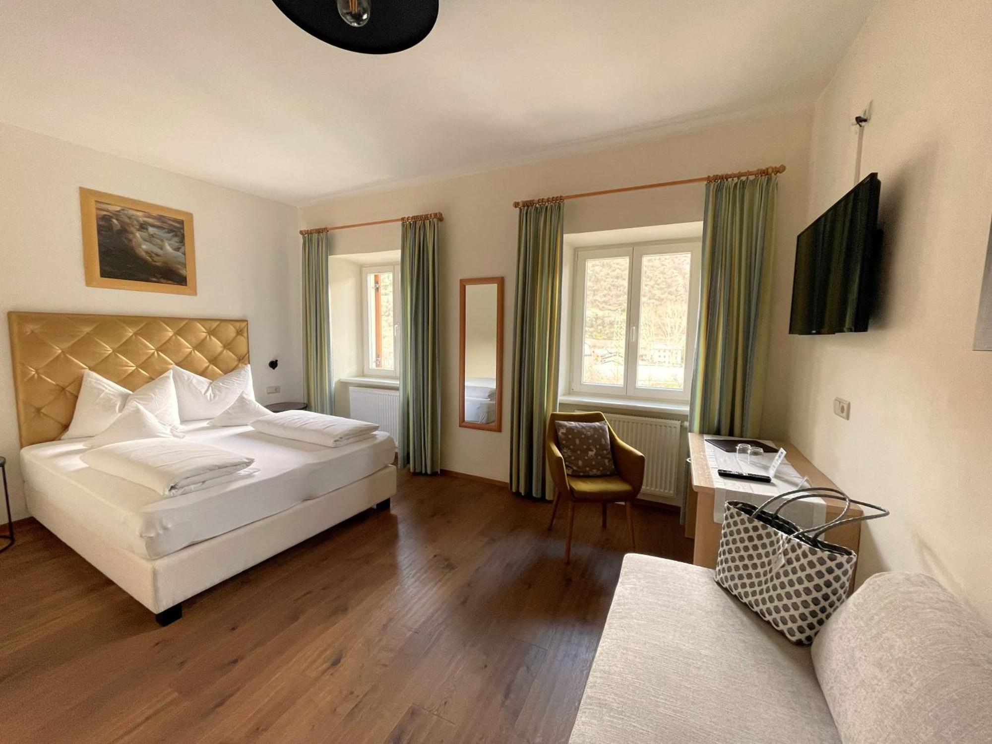 Hotel Ansitz Gamp Киуза Екстериор снимка