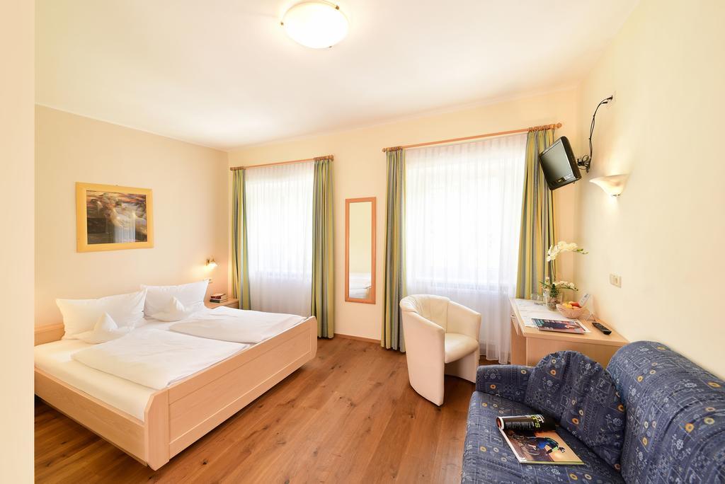 Hotel Ansitz Gamp Киуза Екстериор снимка