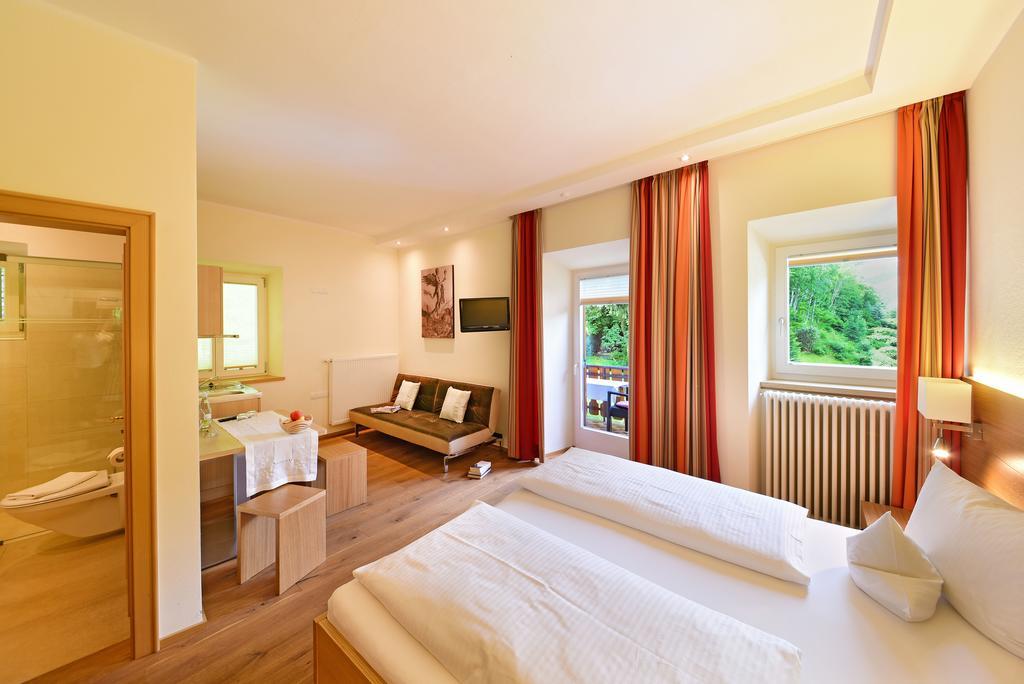 Hotel Ansitz Gamp Киуза Екстериор снимка