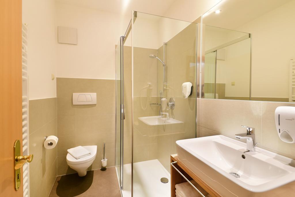 Hotel Ansitz Gamp Киуза Екстериор снимка